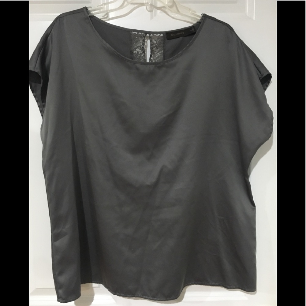 Limited grey sleeveless shirt with lace detail